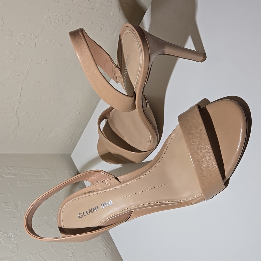 Gianni Bini nude leather sandals Sz.9